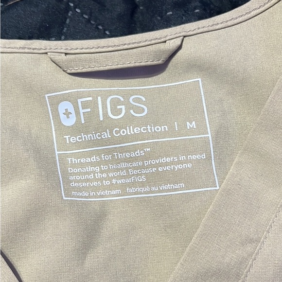 Figs scrubs top - Picture 2 of 2